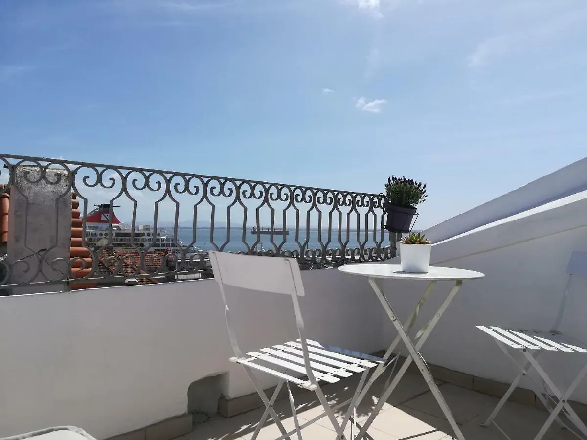 Little River View Triplex In Alfama location